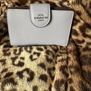 🌺LAVENDER COACH WALLET🌺